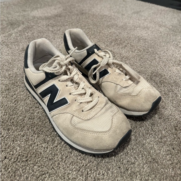 New Balance Size 9 Sneakers - Picture 2 of 4